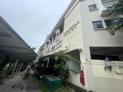 Gentle Road (D11), Retail #451369591